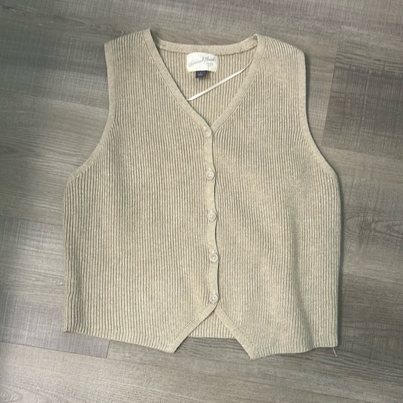 Universal Thread Sweaters - Universal thread  Beige Sweater Vest